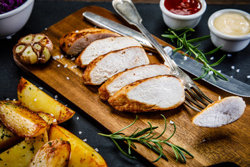 Grilled chicken fillet and vegetables