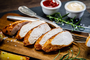 Grilled chicken fillet and vegetables