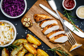 Grilled chicken fillet and vegetables
