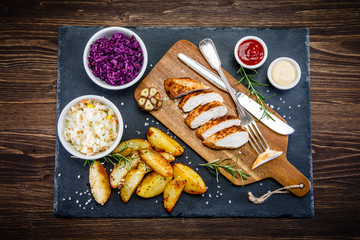 Grilled chicken fillet and vegetables