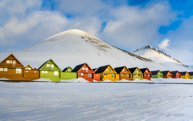 Colorful houses, Longyearbyen, Spitsbergen, Svalbard, Norway - obrazy, fototapety, plakaty