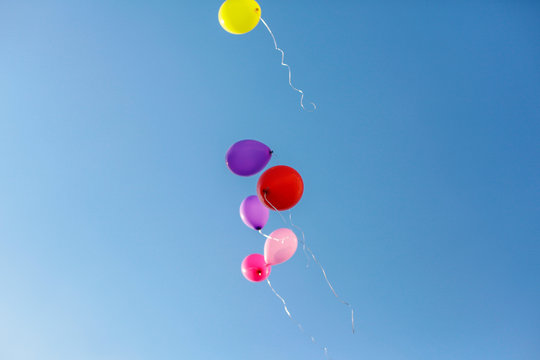 Colorful baloons raising to the sky