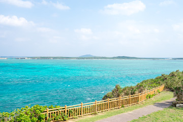 西平安名崎展望台から見る池間大橋と池間島の風景