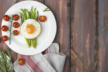 green asparagus with fried eggs
