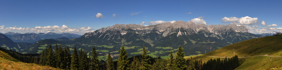 Obraz premium Wilder Kaiser oberhalb Elmau 2012