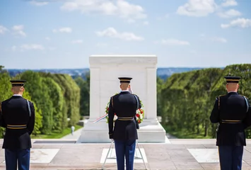 Cercles muraux Lieux américains Relève de la garde au cimetière national d& 39 Arlington (tombeau du soldat inconnu)