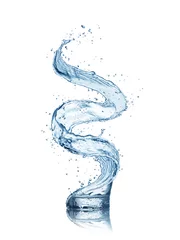 Foto op Plexiglas Water Abstracte vorm van waterplons met glas, dat op witte achtergrond wordt geïsoleerd