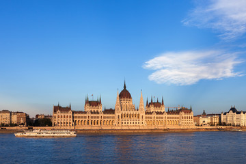 Fototapeta premium Hungarian Parliament by Danube River at Sunset in Budapest