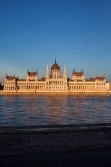 Naklejka premium Hungarian Parliament Building at Sunset in Budapest