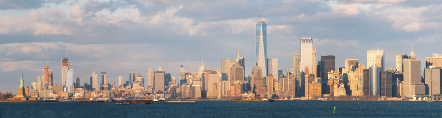Fototapeta na wymiar Panoramic view of Manhattan at afternoon, view from Staten Island, New York City skyline.