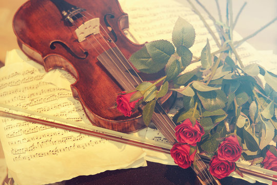 violin vintage effect, Musical Instrument with red roses (romantic concept)