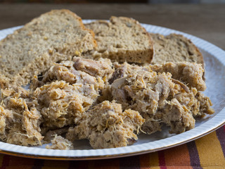 Galician chicharrones with bread