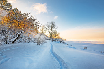 Fototapeta na wymiar Winter landscape on the river. The river Ob, and the Ob reservoir, Novosibirsk, Siberia, Russia