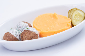 meatballs with mashed potato