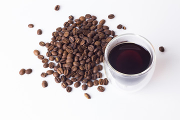 Cup of coffee with coffee beans (copo com cafe e graos de cafe)