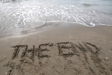 text THE END on the beach