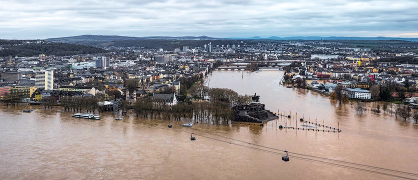 Hochwasser am Deutschen Eck in Koblenz, Rheinland-Pfalz