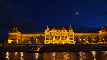 Fototapeta na wymiar Budapest night landscape from a boat trip on the Danube.