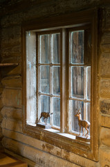 Trditionelles rotes Holzhaus in Ringebu, Norwegen