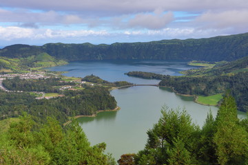 Fototapeta na wymiar Lagoa das 7 Cidades (Lagoon of the Seven Cities) - Azores - Portugal