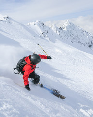 Fototapeta na wymiar sportlich skifahren im freien Gelände