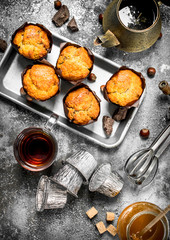 Honey muffins with fragrant tea.