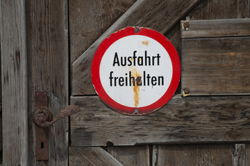 Details an einem Holztor