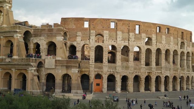 16080_Landscape_view_of_the_huge_Colosseum_in_Rome_in_Italy.mov