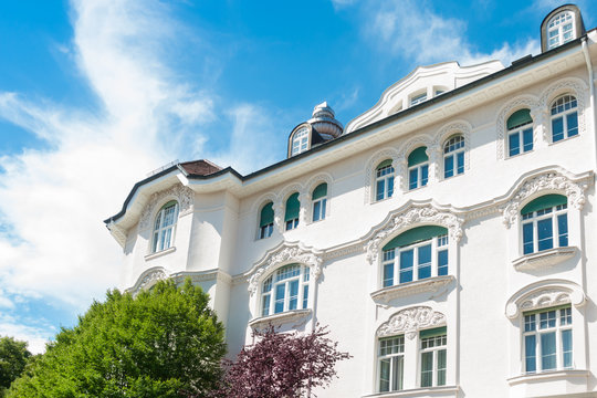 Stuckfassade eines Hauses in M&uuml;nchen - Altbau 