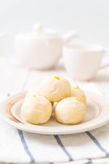 Chinese pastry cake