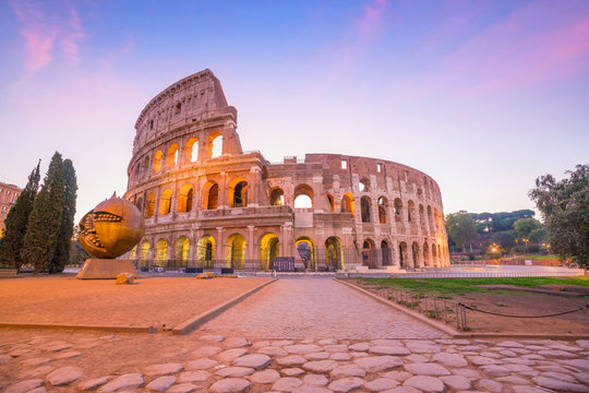Fototapeta View of Colosseum in Rome at twilight