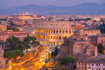 Fototapeta premium Widok z góry na panoramę miasta Rzym od Castel Sant'Angelo