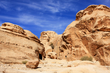 Fototapeta premium Rock formations in the nabatean city of Petra in Jordan