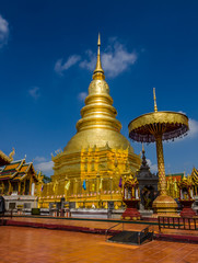Fototapeta premium Golden stupa in the north Thailand