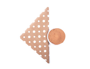 Schale mit Kakao auf Serviette und weiss