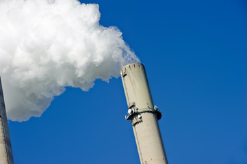 Dampfender Industriekamin