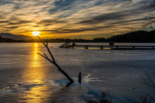 Zugefrorener Kirchsee Im T&ouml;lzer Land mit Sonnenuntergang