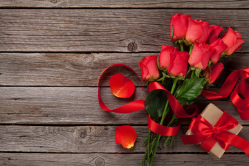 Valentines day greeting card with red roses