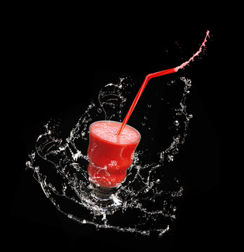 Erdbeersmoothie, Erdbeermilch, Erdbeershake, Wasserspritzer