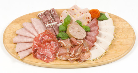 Wurstscheiben auf Küchenbrett...