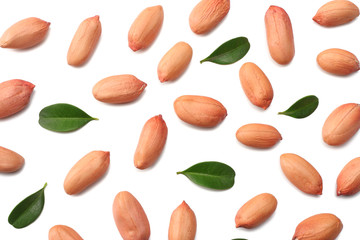 Obraz premium peanuts isolated on white background top view