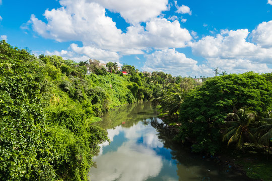 River and vegetation in La Havana