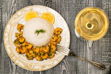 Prawn with rice and white wine