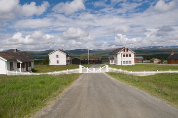 Fototapeta na wymiar Bauernhof im Dovrefjell, Norwegen