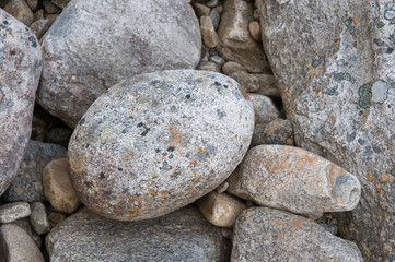 Steine in einem Bachbett, Norwegen