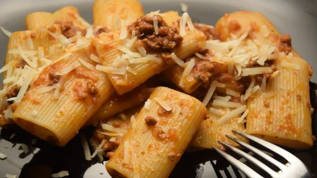 Paccheri or Pacheri al rag&ugrave; Cucina italiana イタリア料理 Italiaanse 이탈리아 요리 keuken مطبخ إيطالي Italian 義大利飲食 cuisine Italienische K&uuml;che Итальянская кухня Kuchnia video włoska Gastronom&iacute;a de Italia 