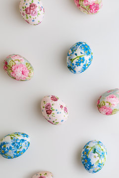 Decoupage Easter eggs decorated with paper napkins