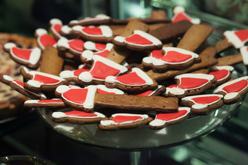 Brown cookies with Christmas hat on glass plate in dinner party at restaurant.