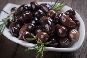 Cured greek olives