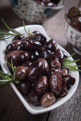 Cured greek olives